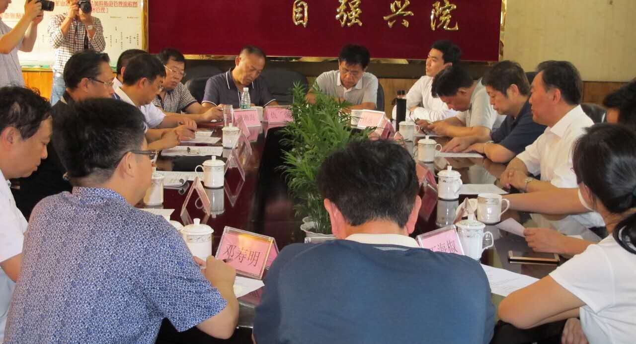 国务院参事室调研组深入宜宾市矿山急救医院调研